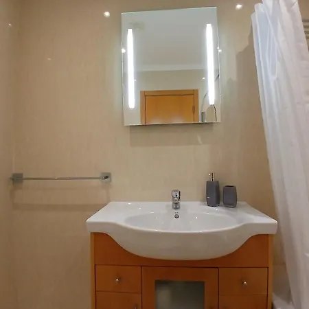 아파트 Sunny Duplex With Pool In By Lovelystay