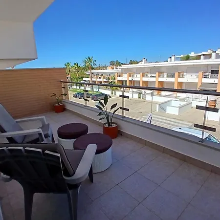 아파트 Sunny Duplex With Pool In By Lovelystay *