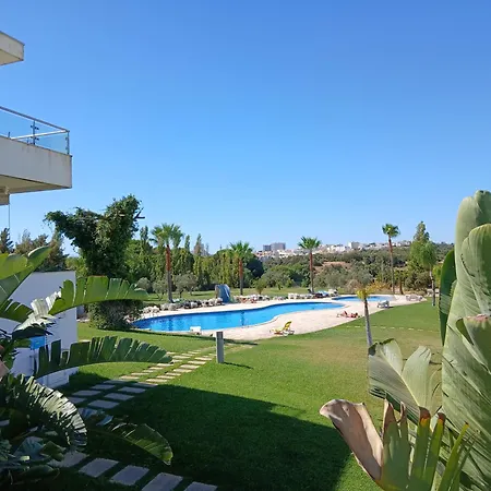 아파트 Sunny Duplex With Pool In By Lovelystay